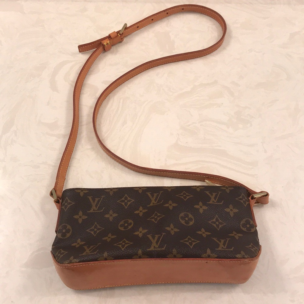 SOLD🎉🎉🎉 Louis Vuitton Trotteur Crossbody
